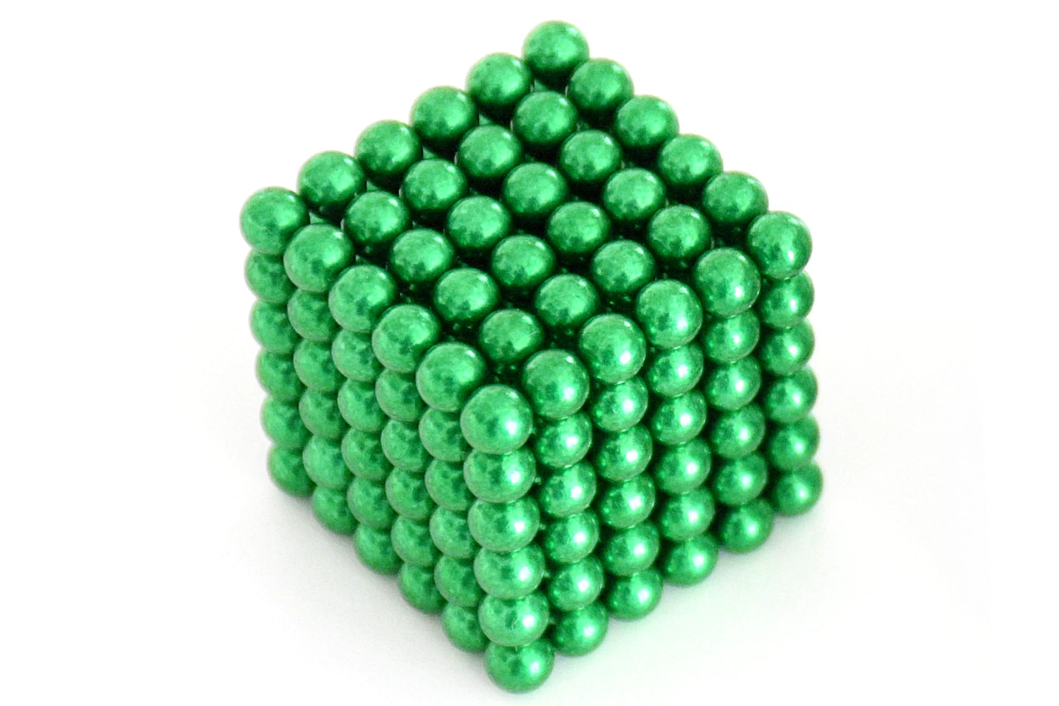 Cube au puissant magnétisme vert