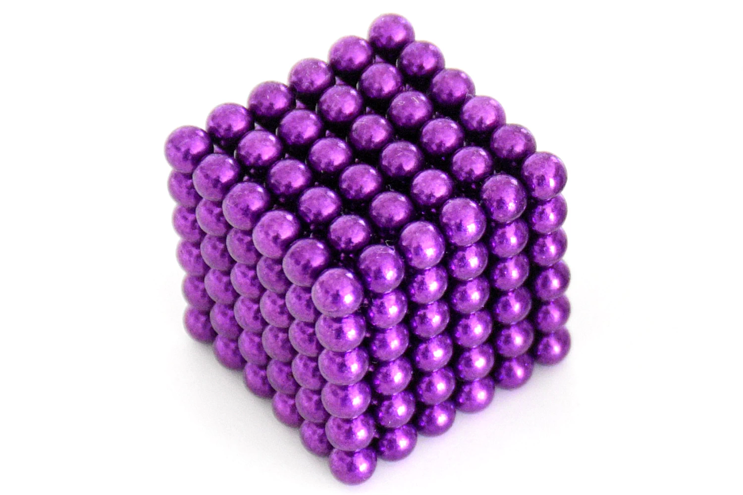 Cube au puissant magnétisme violet